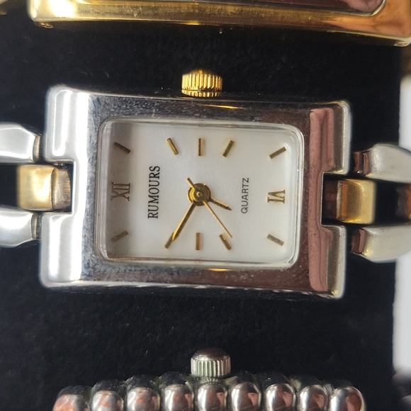 8 square face watches with new batteries. - Picture 3 of 12